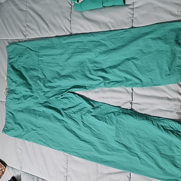 Standard Textile Green Scub Sets (2 Deals, 2 Sets Per Deal) Size Large. - Picture 11 of 15